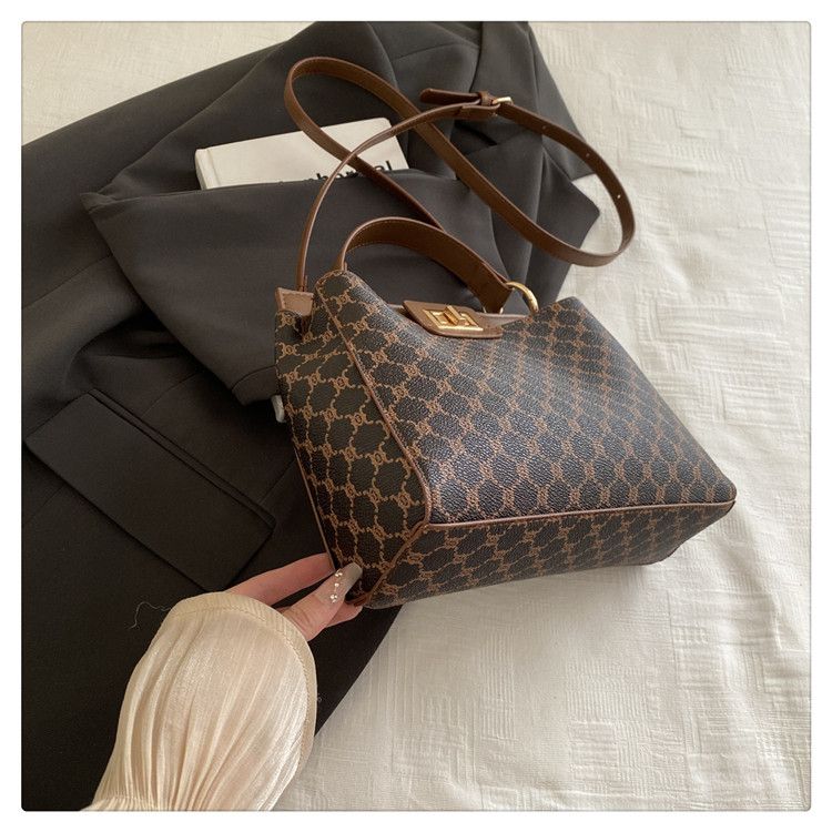 Women's Light Luxury Vintage Bucket Shoulder Bag - Stylish PU Crossbody Purse For Everyday Use, Medium Size With Lock Closure, Beige/White/Taupe_voghion.com