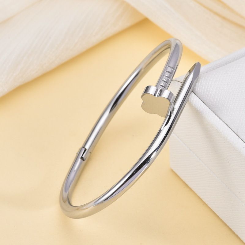 Nuovo braccialetto a forma di cuore color pesca chiaro con unghia a forma di quadrifoglio in acciaio al titanio e nicchia, tutto abbinato_voghion.com