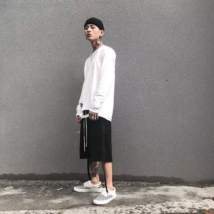 Lose High Street Marke Layered Solid Color Inner Wear Distressed Base Shirt Trendy Langarm T-Shirt für Männer Internet_voghion.com