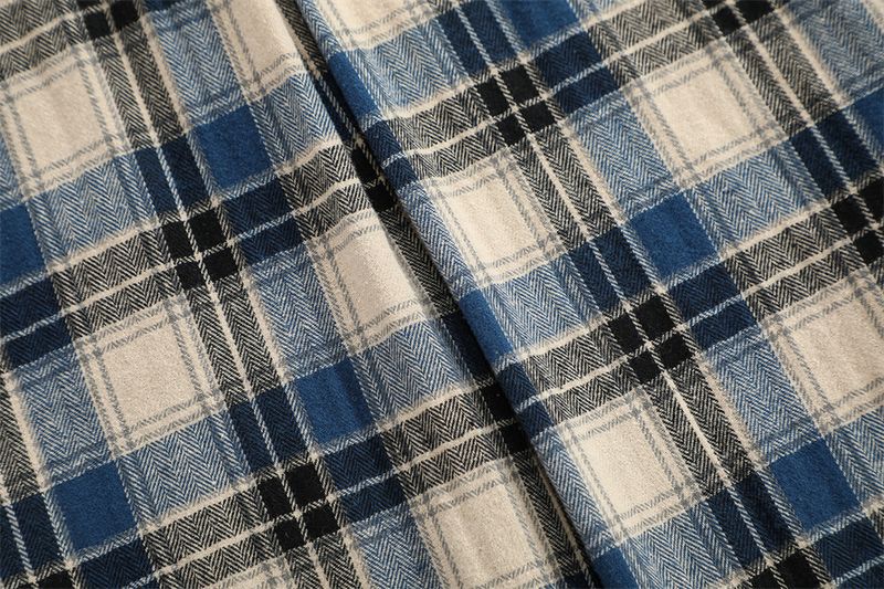 Herrenbekleidung, kontrastfarbenes Karo-Langarmhemd mit kontrastfarbenem Besatz, entspannte Passform, lässiges Streetwear-Hemd mit Knopfleiste im Used-Look für den Herbst_voghion.com