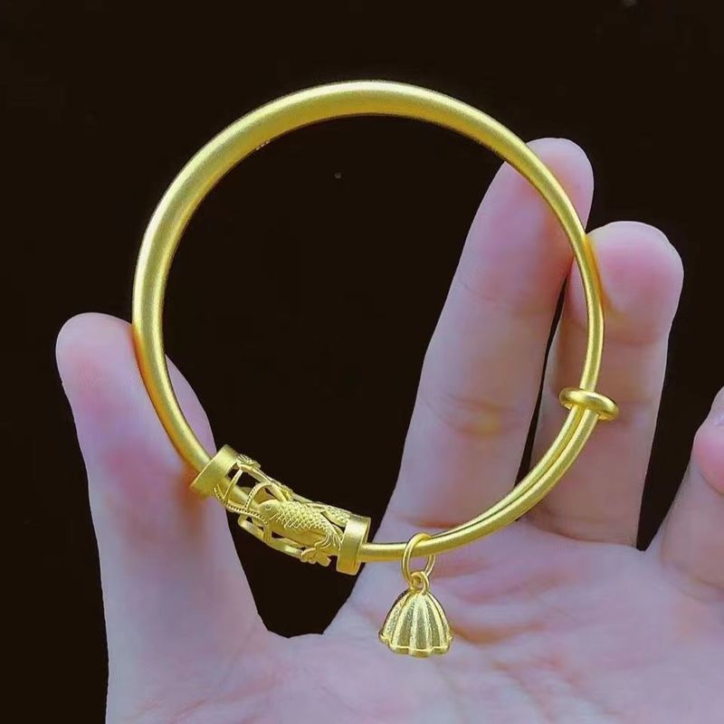 Hohl geschnitzte Lotus Lotus antike Armband Vietnam Sand Gold Messing vergoldet Mode runden Bauch Push-Pull Armband für Frauen_voghion.com