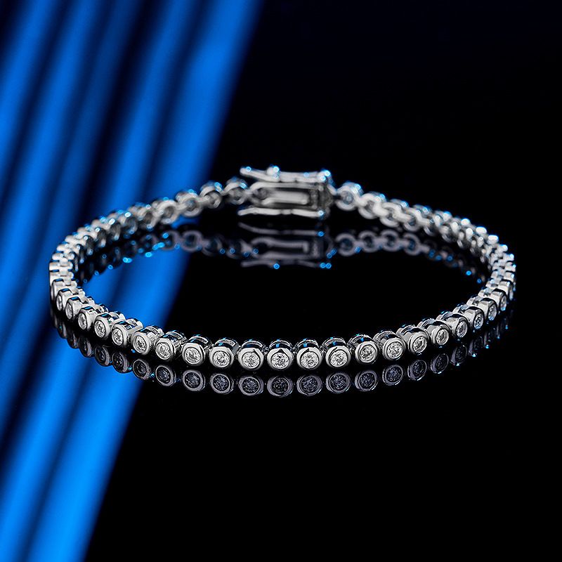 Bracciale da donna in argento sterling con moissanite da 3 carati e diamanti, design minimalista, leggero, di lusso e alla moda, con diamanti a taglio brillante._voghion.com
