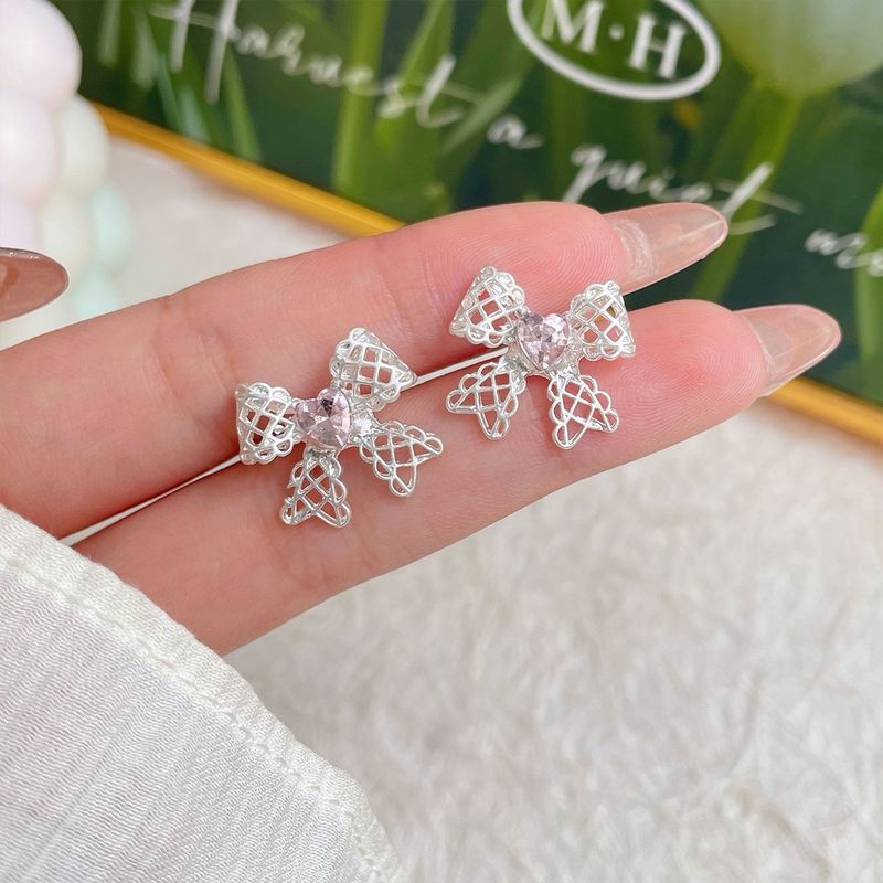 Unique Design Silver Butterfly Bow For Women Simple Personality Fashionable Commuting Versatile Earrings_voghion.com