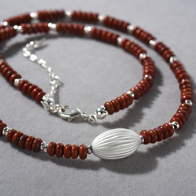 Elegante rubinbesetzte Choker-Halskette mit ovalem Anhänger, luxuriöser, leicht kupferplattierter Weißgold-Stil, französischer Retro-Look für jeden Tag_voghion.com