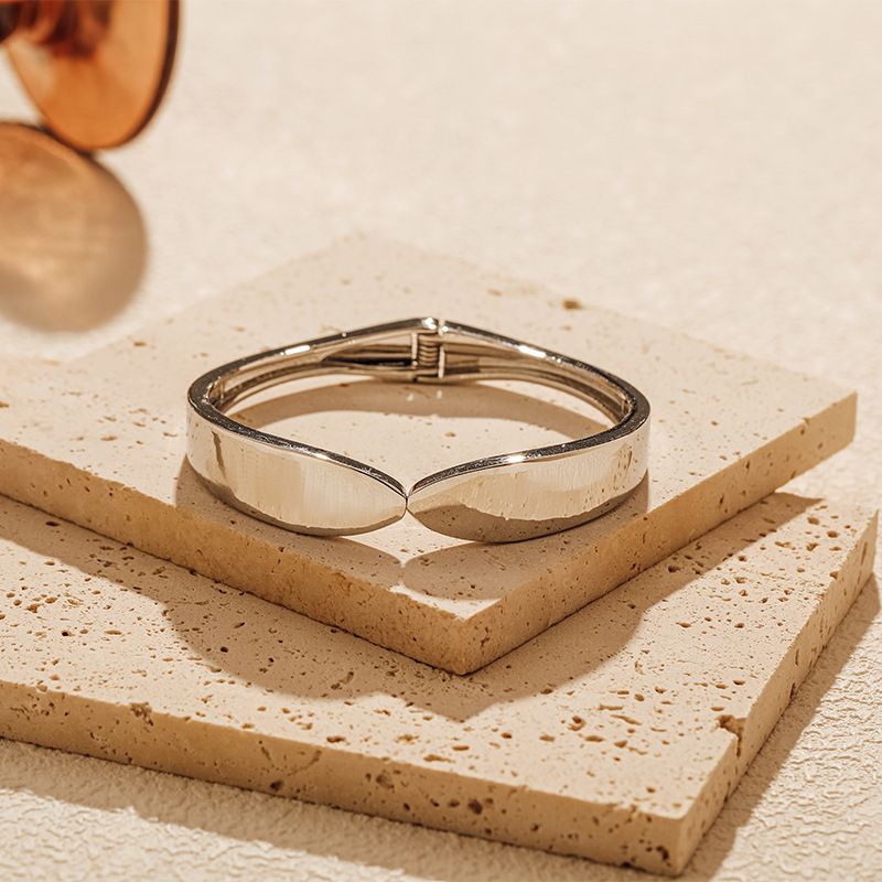 Bracelet pour femme tempérament, design de bracelet à cercle simple et lisse_voghion.com