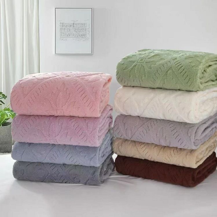 Coperta per divano in flanella jacquard ultra morbida color latte Veet_voghion.com