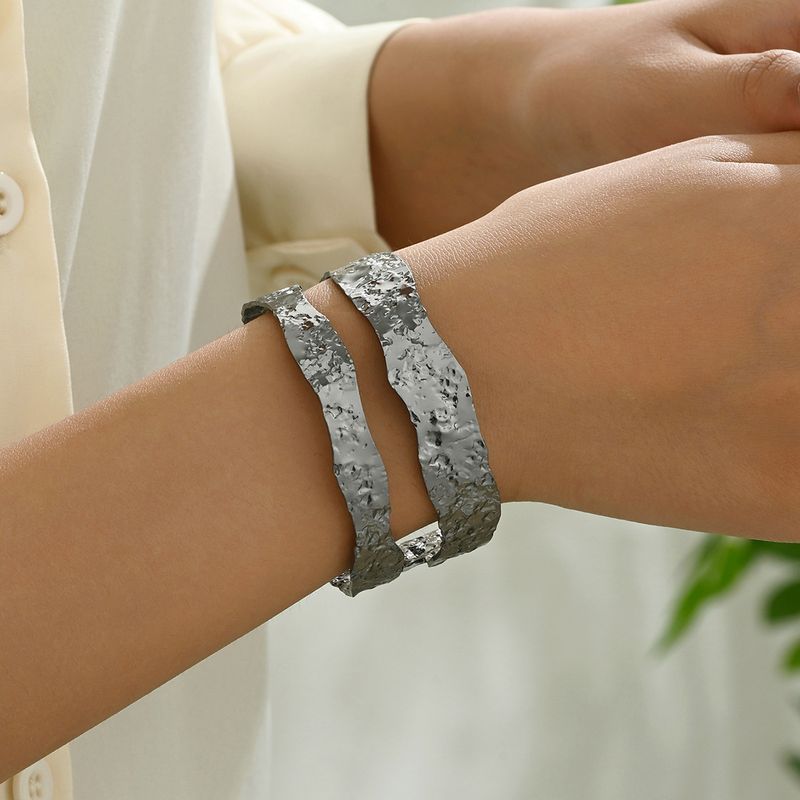 Ins Light Luxury Style Wrinkle Opening Personalized Double Layer Niche Design Sense Bracelet Versatile Handpiece_voghion.com