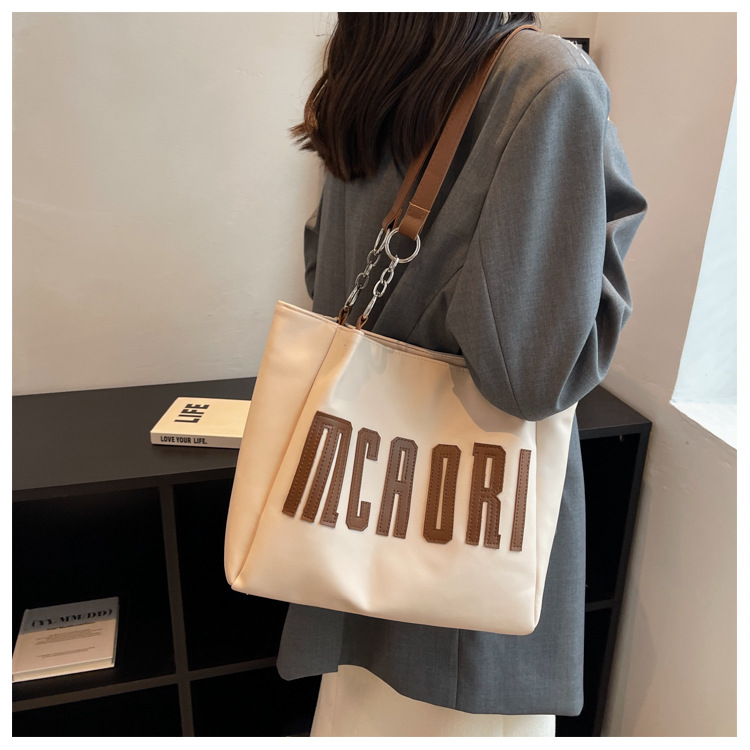 Borsa da donna Amy Rabbit Borsa a tracolla di grande capacità in stile estero 2023 Nuova lettera Modello semplice borsa a tracolla dal design di nicchia femminile alla moda_voghion.com