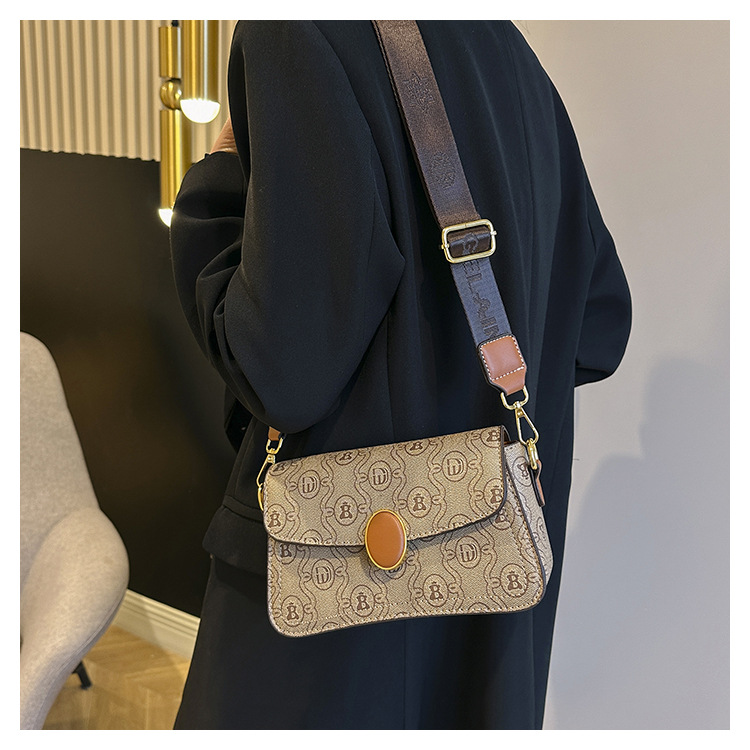 French niche design women's handbag 2024 new light luxury printed single crossbody small square bag wide shoulder strap_voghion.com