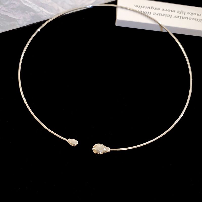 Collier ras du cou en métal, tempérament froid et cool, élégant et tendance, accessoire haut de gamme pour femme (2025)_voghion.com