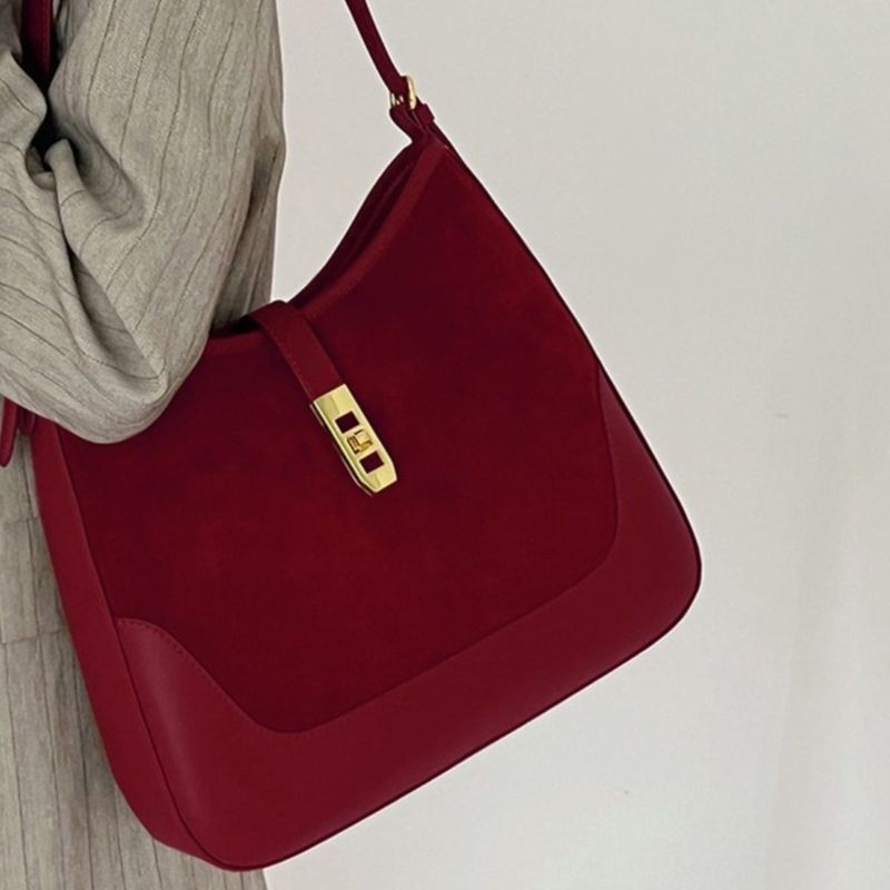 High-End-Brauthochzeits-Damen-Schultertasche aus rotem Samt 2025 Neue große Kapazität Brautjungferntasche_voghion.com
