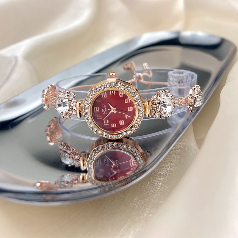 Pull-out Adjustable Bracelet Watch Digital Face Small Dial Large Diamond British Ladies Watch Work Daily Birthday Anniversary Valentine's Day Gift_voghion.com