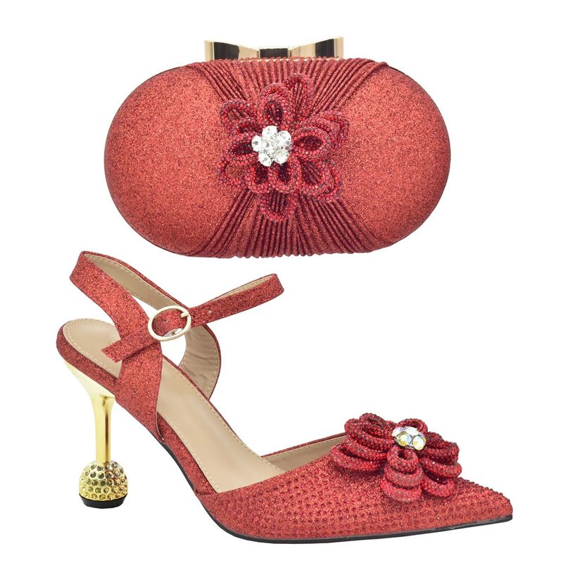 Sandali con tacco a spillo decorativi con applicazione tridimensionale con borsa da sera per banchetti con design alla moda dello stesso colore_voghion.com