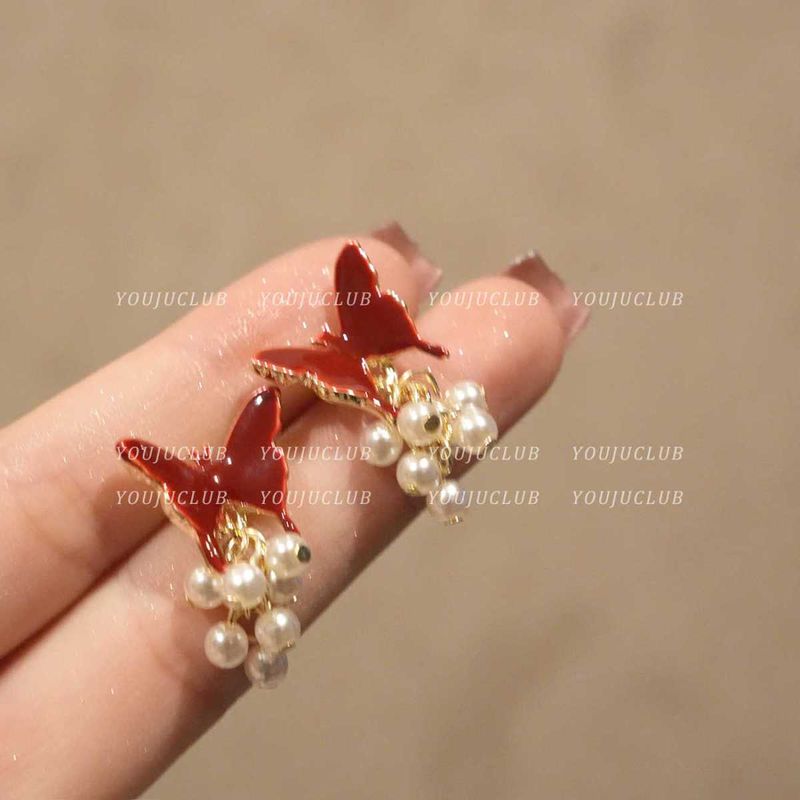Boucles d'oreilles en perles de papillon en émail rouge Baijiu de style français pour femme, adaptées à l'automne et à l'hiver_voghion.com