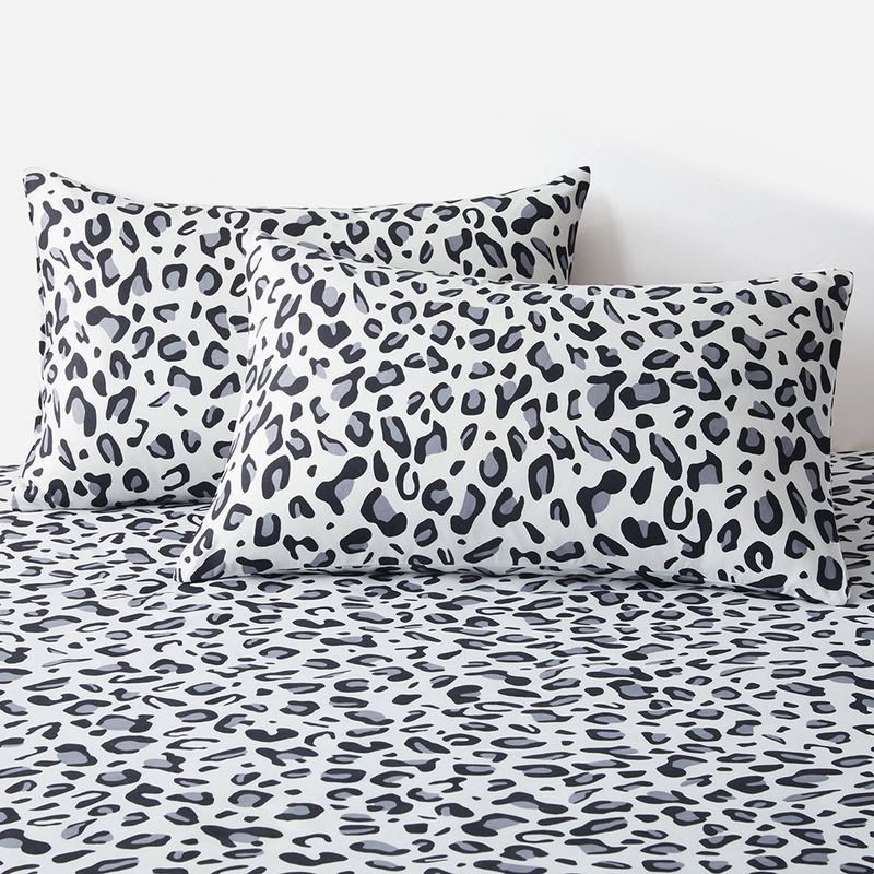 Lenzuolo con angoli con stampa leopardata bianca e grigia, in poliestere, delicato sulla pelle, con protezione per materasso_voghion.com