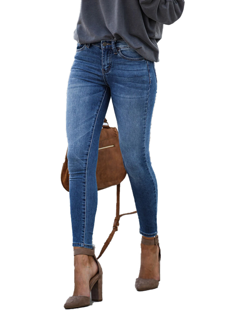 Pantaloni in denim aderenti a vita media elasticizzati da donna, a gamba corta_voghion.com