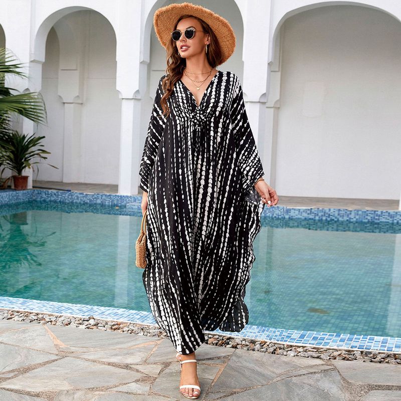 „Strandkleid mit Bohemian-Print – Fließendes langes Kleid für Pool und Urlaub“_voghion.com