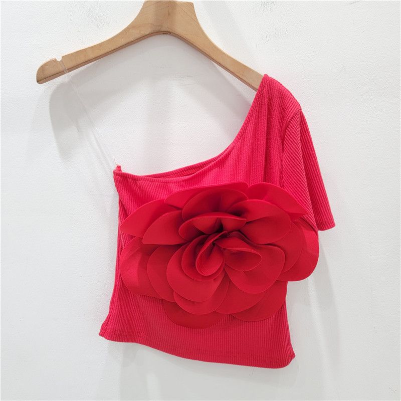 Hot girl three-dimensional large flower oblique collar one-shoulder high-end 2024 summer wear stylish slimming and chic tops_voghion.com