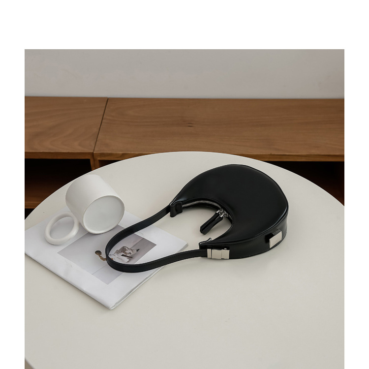 Borsa a tracolla da donna alla moda e personalizzata a mezzaluna estiva stile scuro 2024 dal design di nicchia coreano sotto le ascelle_voghion.com