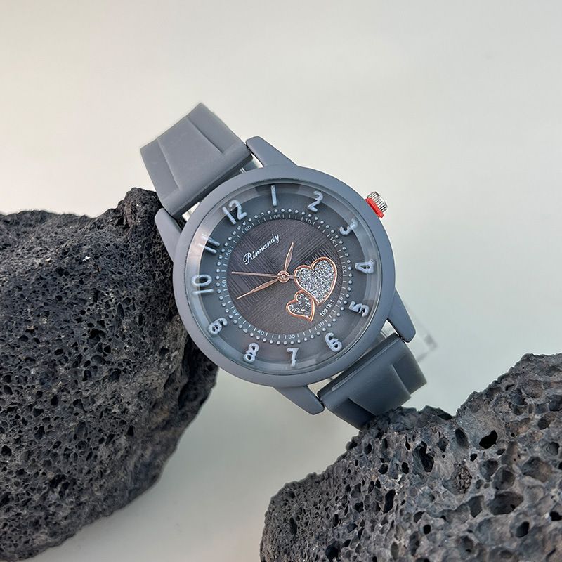 Orologio da donna al quarzo con cinturino in silicone, stile vintage, con scala digitale semplice e cuore, ideale per lavoro quotidiano, compleanno, anniversario, regalo di San Valentino_voghion.com