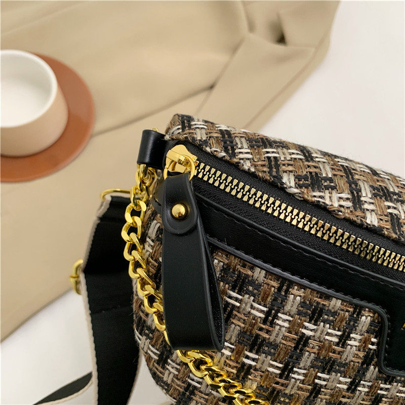 Large capacity braided chest bag with straps and single shoulder chain design_voghion.com