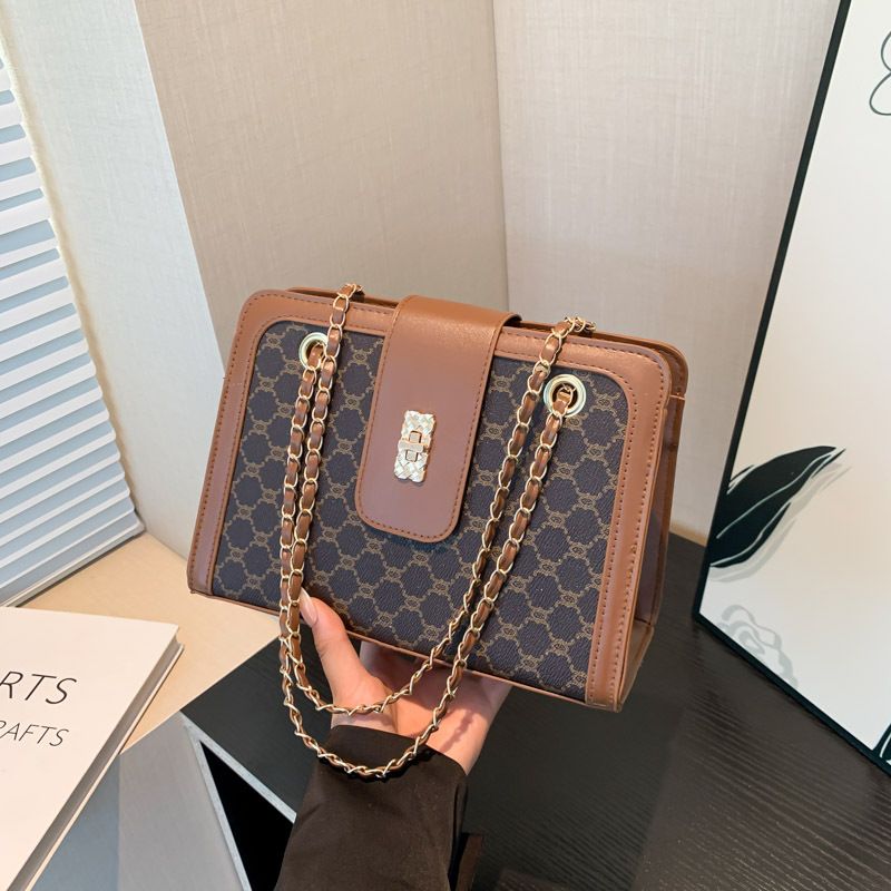 Borsa a tracolla casual elegante e raffinata, piccola, quadrata, da donna, tendenza 2024_voghion.com