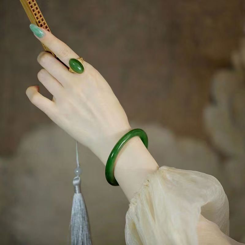 Hurtowa, ręcznie robiona okrągła bransoletka z jadeitu w stylu Tanxi z Xinjiang, z zielonkawym odcieniem i brzęczącym dźwiękiem. Łańcuszek na rękę._voghion.com