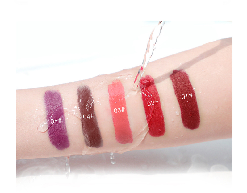 Carina Niceface – mattes, antihaftbeschichtetes Cup-Set mit Lipgloss mit verstärkender flüssiger Textur_voghion.com