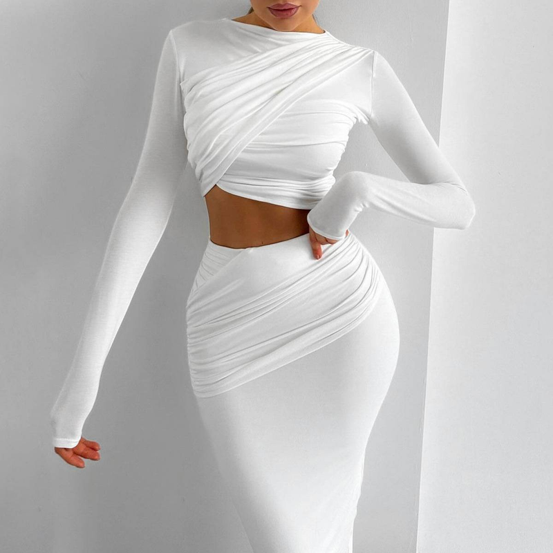 Plissierte zweiteilige Sets für Damen-Outfits mit Rundhalsausschnitt, unregelmäßigen Tanktops und langem Freizeitrock für Damenpartys_voghion.com