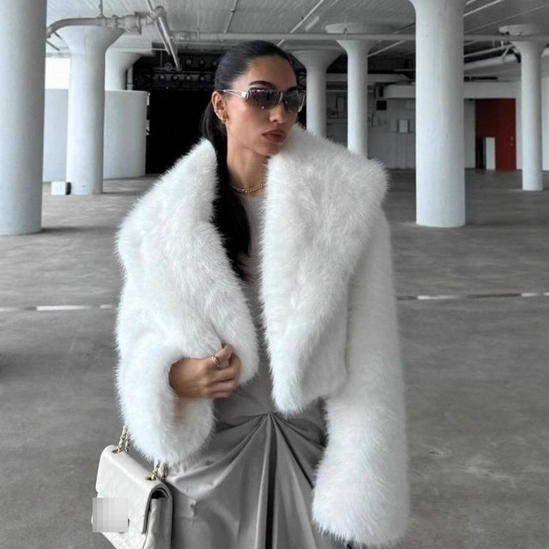 Trendiger Oversize-Kunstpelzmantel mit Revers für Damen – Flauschige, weiche, weiße Jacke im Fuchspelz-Stil mit Taschen, Streetstyle-Eleganz_voghion.com