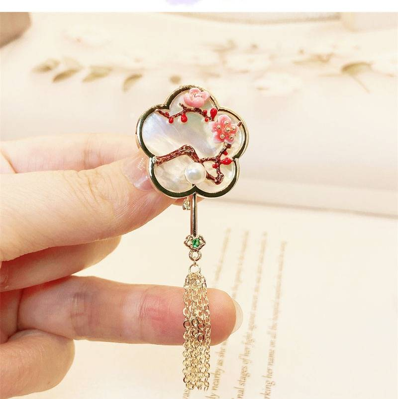 Spilla di fritillaria naturale Guochao con ventaglio di crisantemo di bambù Meilan, fiore da donna con frange di alta qualità, fibbia con patta con frange_voghion.com