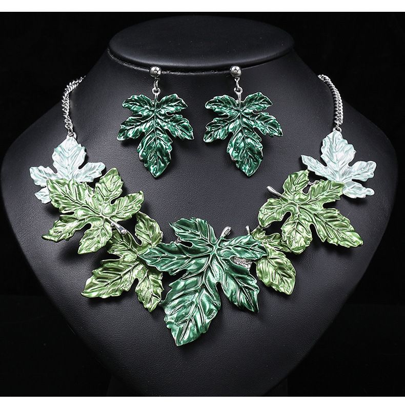 New Colorful Maple Leaf Painting Oil Alloy Necklace Set with Exaggerated Versatile Collar Chain and Leaves_voghion.com