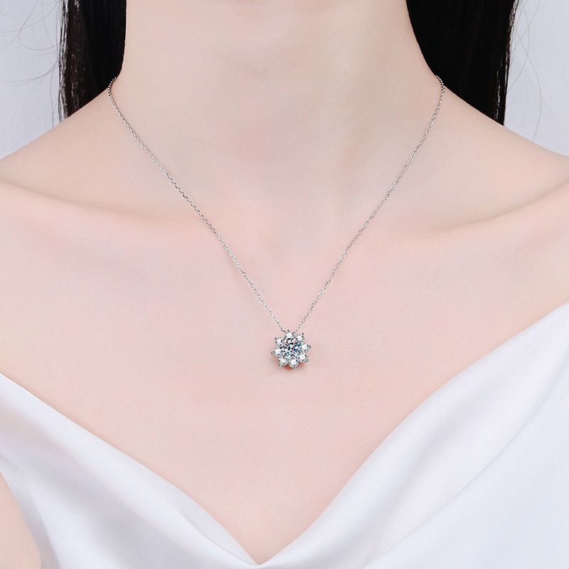 Collana con ciondolo a forma di girasole in argento sterling e tendenza moda con moissanite_voghion.com