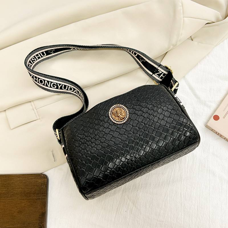 Kožená dámská taška Crossbody Polštář Barrel Woven_voghion.com