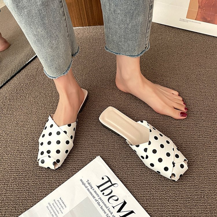 Zapatillas de mujer con puntera cubierta y lunares, sandalias con tiras cruzadas de cuero, sandalias con recortes, chanclas de verano 2022_voghion.com