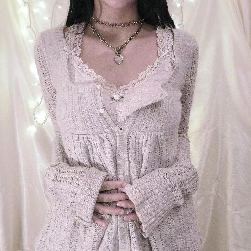 Cardigan lavorato a maglia con bottoni retrò, con scollo quadrato, da donna_voghion.com