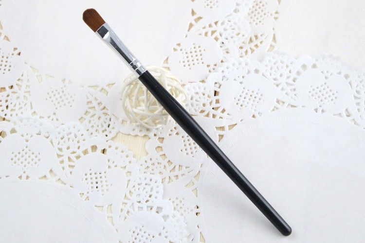 Lidschattenpinsel aus Holz mit langem Griff, Beauty-Make-up-Tool_voghion.com