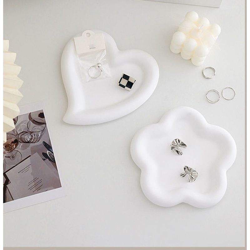 Ins Style Three-Color Plaster Tray Home Photography Prop Polished Heart Round Base Photo Decoration_voghion.com