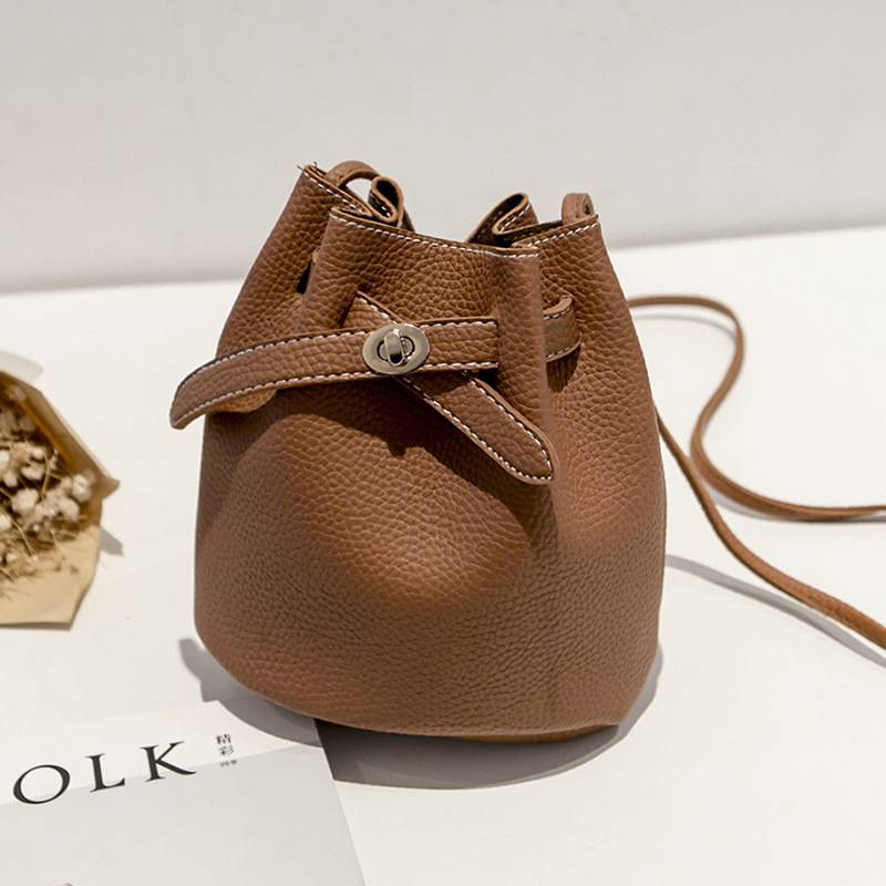 Nuovo modello Borsa a secchiello con tracolla larga e fibbia di blocco Borsa piccola coreana per il tempo libero Colore unito Spalla singola_voghion.com