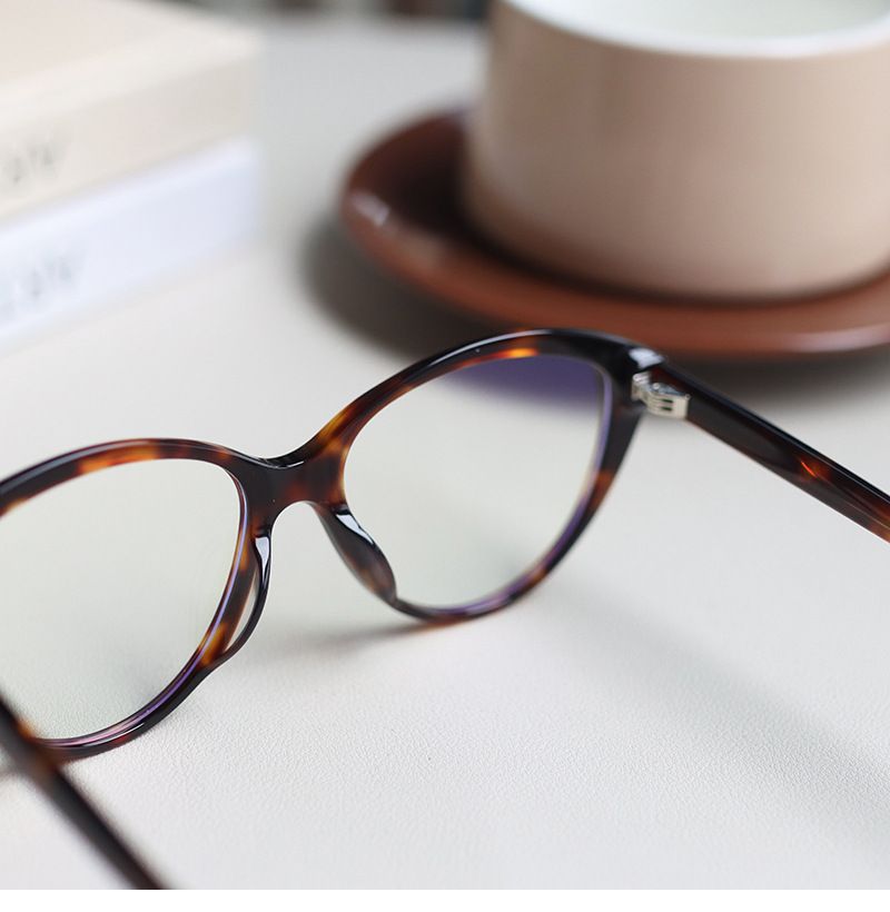 Schwarze Cat Eye-Brille im natürlichen Stil, hochwertige Acetatrahmen, blaue Verdunkelungsbrille, Korrekturbrille, 2025, Neu im Herbst und Winter_voghion.com