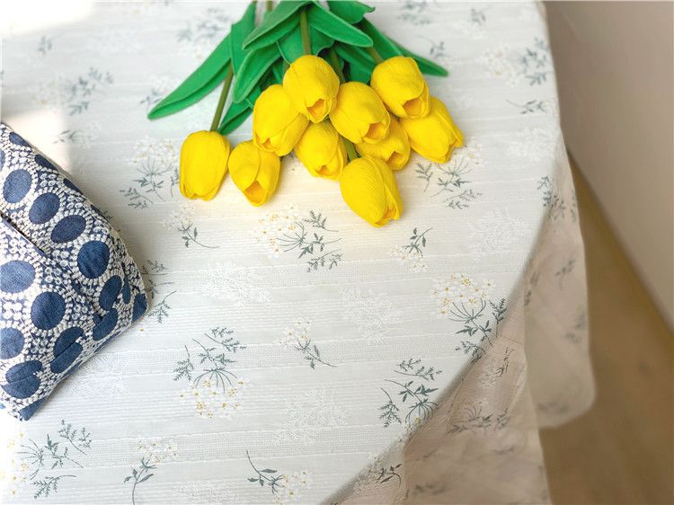 Ensemble table basse et nappe à manger en dentelle florale fraîche_voghion.com
