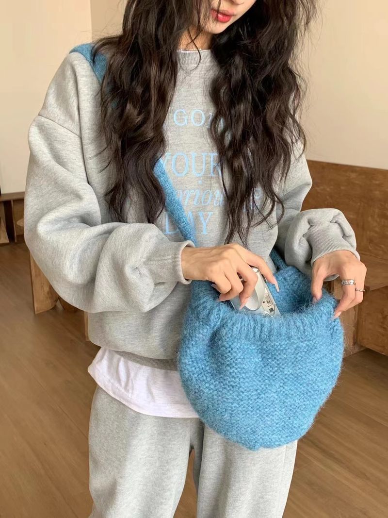 Solid color balaclava women's winter Korean version versatile ear protection, cold resistant woolen hat, thick and warm_voghion.com