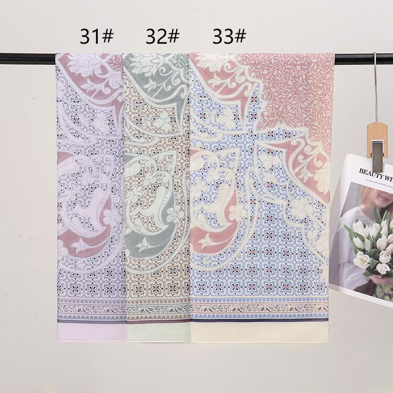Muslimsk hodeskjerf Blomstertrykk stor størrelse 110 kvadratisk skjerf kvinnelig sørøstasiatisk populært malaysisk hodeskjerf for kvinner_voghion.com