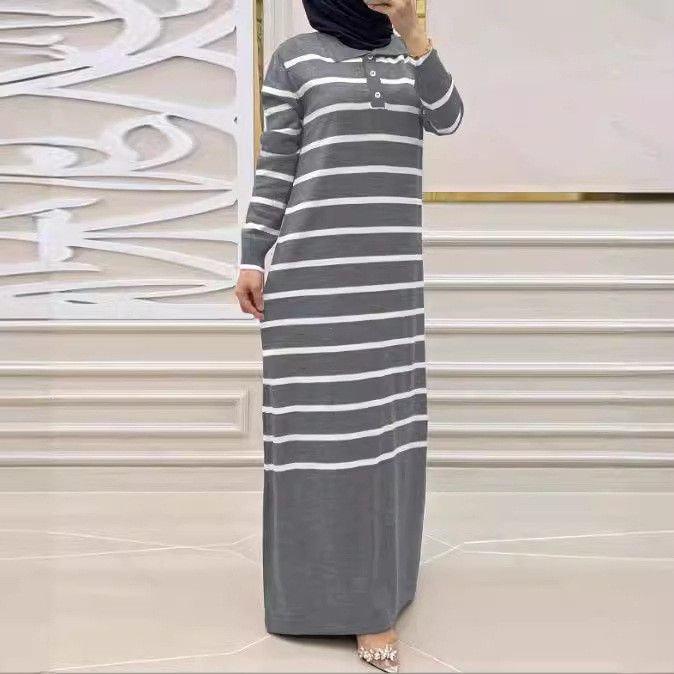Abbigliamento da donna, abito lungo alla moda ed elegante a righe in maglia_voghion.com