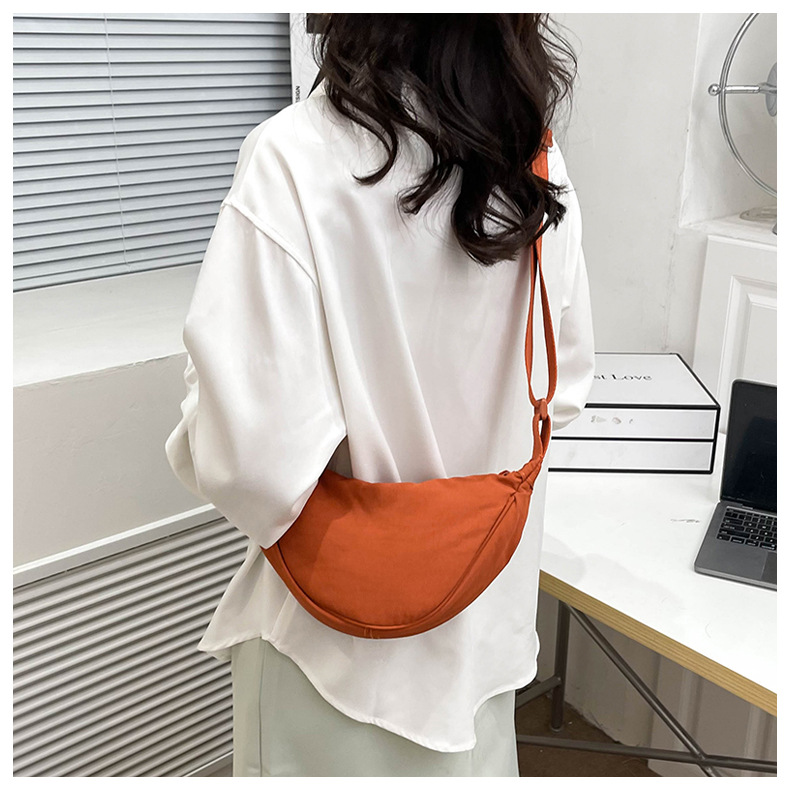 Single shoulder for women's summer crossbody underarm 2024 new crescent shaped b, versatile and fashionable dumpling_voghion.com