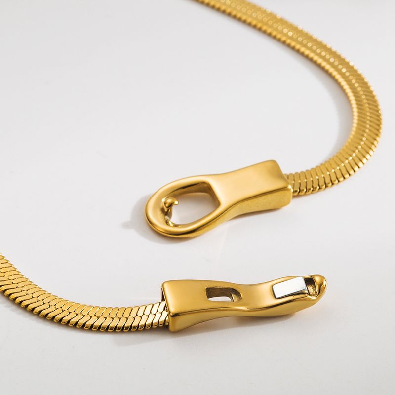 Men And Women's Jewelry Titanium Steel Snake Bone Chain Magnetic Buckle Necklace Fashionable Simple Exaggerated Clavicle Chain High End Necklace_voghion.com