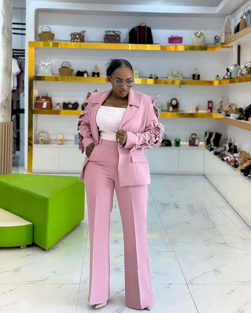 Kadın Yaz Modası Blazer ve Pantolon Takımı, Fiyonk Detaylı, Slim Fit, Cepli, Polyester İş ve Günlük Giyim Kıyafeti (S-XXL, Pembe)_voghion.com