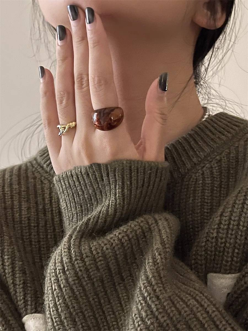 New Niche Unique Shaped Retro Resin Ring With Cool Style And Dyed Male Accessories_voghion.com
