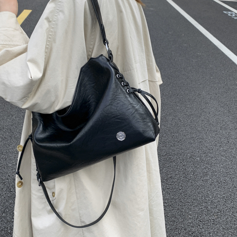 Trendy And Fashionable Large-capacity Casual Women's Commuting Tote Bag With Shoulder Strap And Cross-body Carrying Options._voghion.com