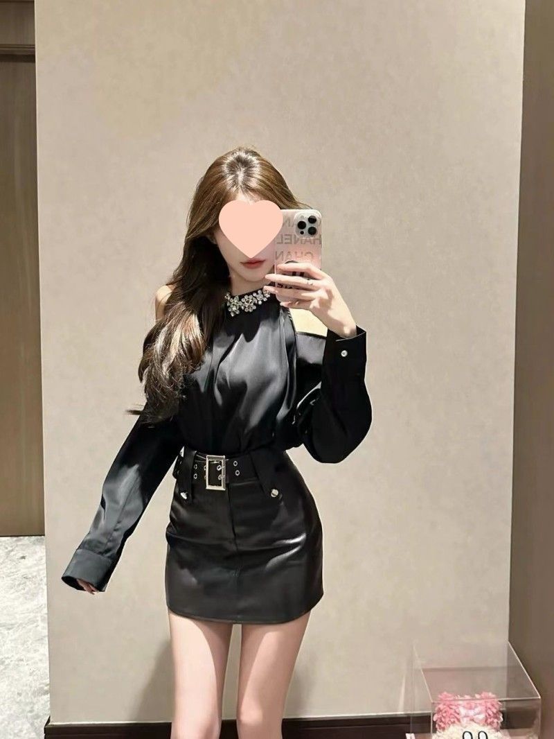 GraceChic GraceChic Heavy Embellished Rhinestone Halter Off-Shoulder Blouse For Women Spring And Autumn New High-Waisted Bodycon Leather_voghion.com